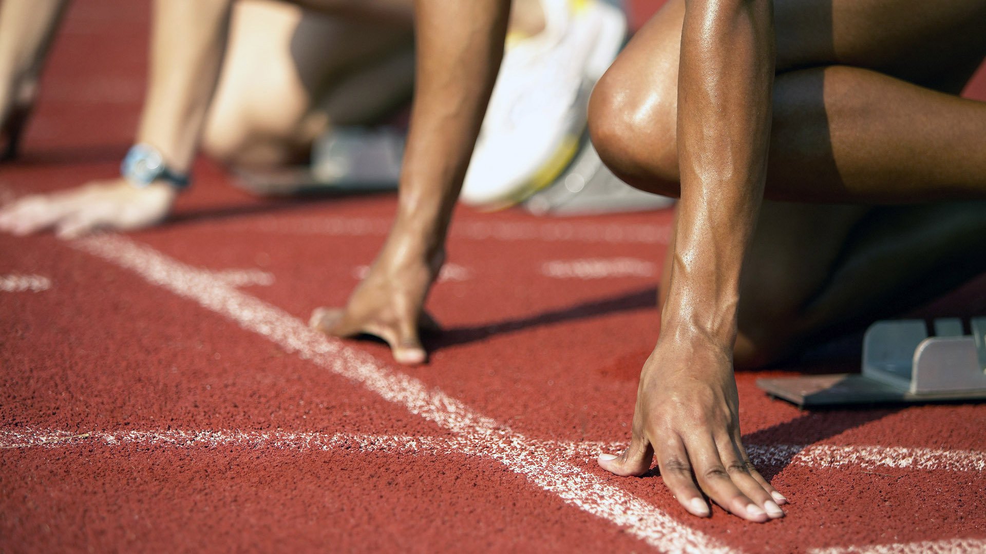 小区广场“花式踢毽子王”争霸赛 居民高手频频亮相